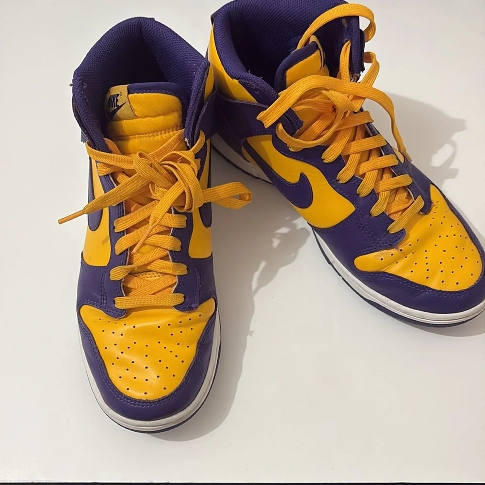 Nike Men’s Dunk High Retro Lakers Edition Purple  and Gold Sneakers  Size 8.5